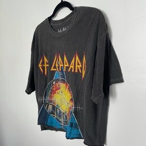 Def Leopard Cropped Graphic Tee